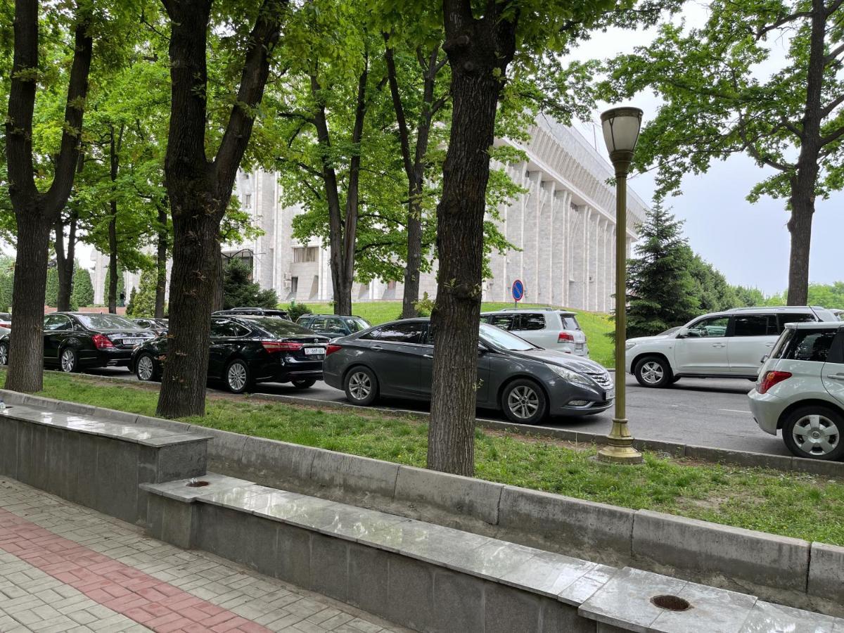 Logvinenko Apartment Бишкек Экстерьер фото