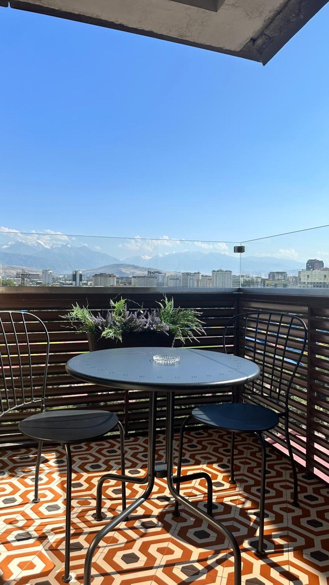 Logvinenko Apartment Бишкек Экстерьер фото