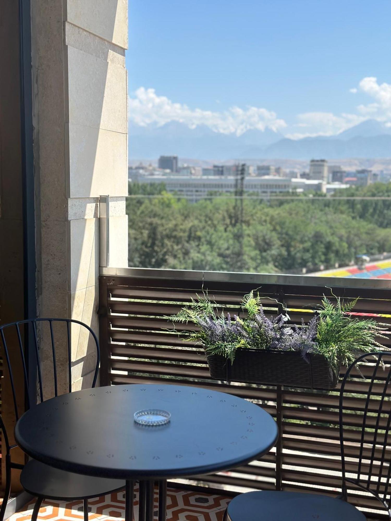 Logvinenko Apartment Бишкек Экстерьер фото